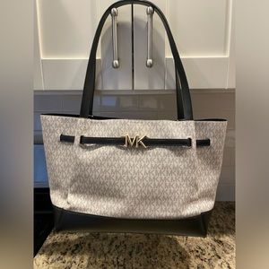 Micheal Kors Reed large tote nwt!!